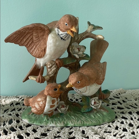 Elegant Brown Bird Figurine thrush or sparrow family - Picture 1 of 1